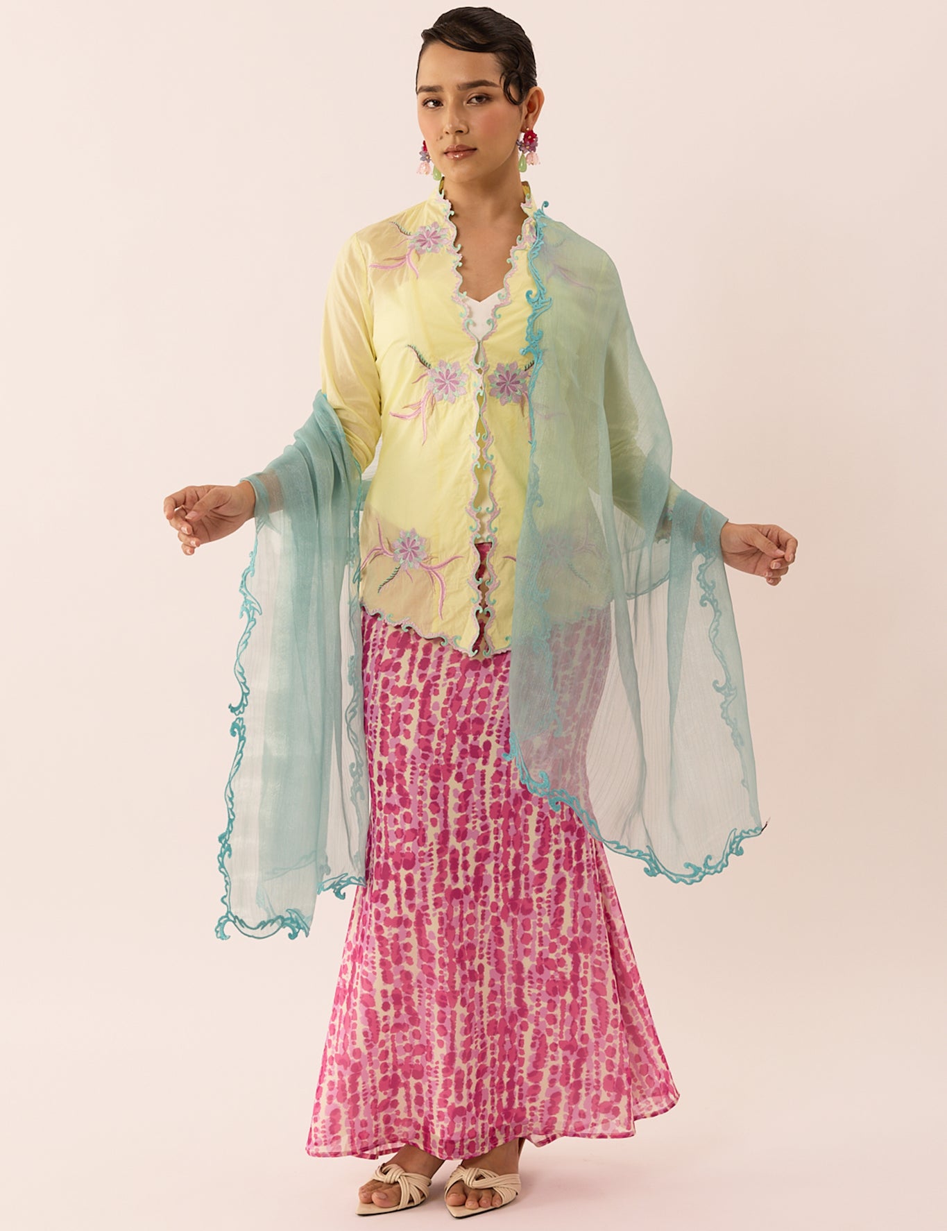 BREEZE-SHAWL01_fbbf395a-58e9-4743-9253-bf652cb3bc81.jpg