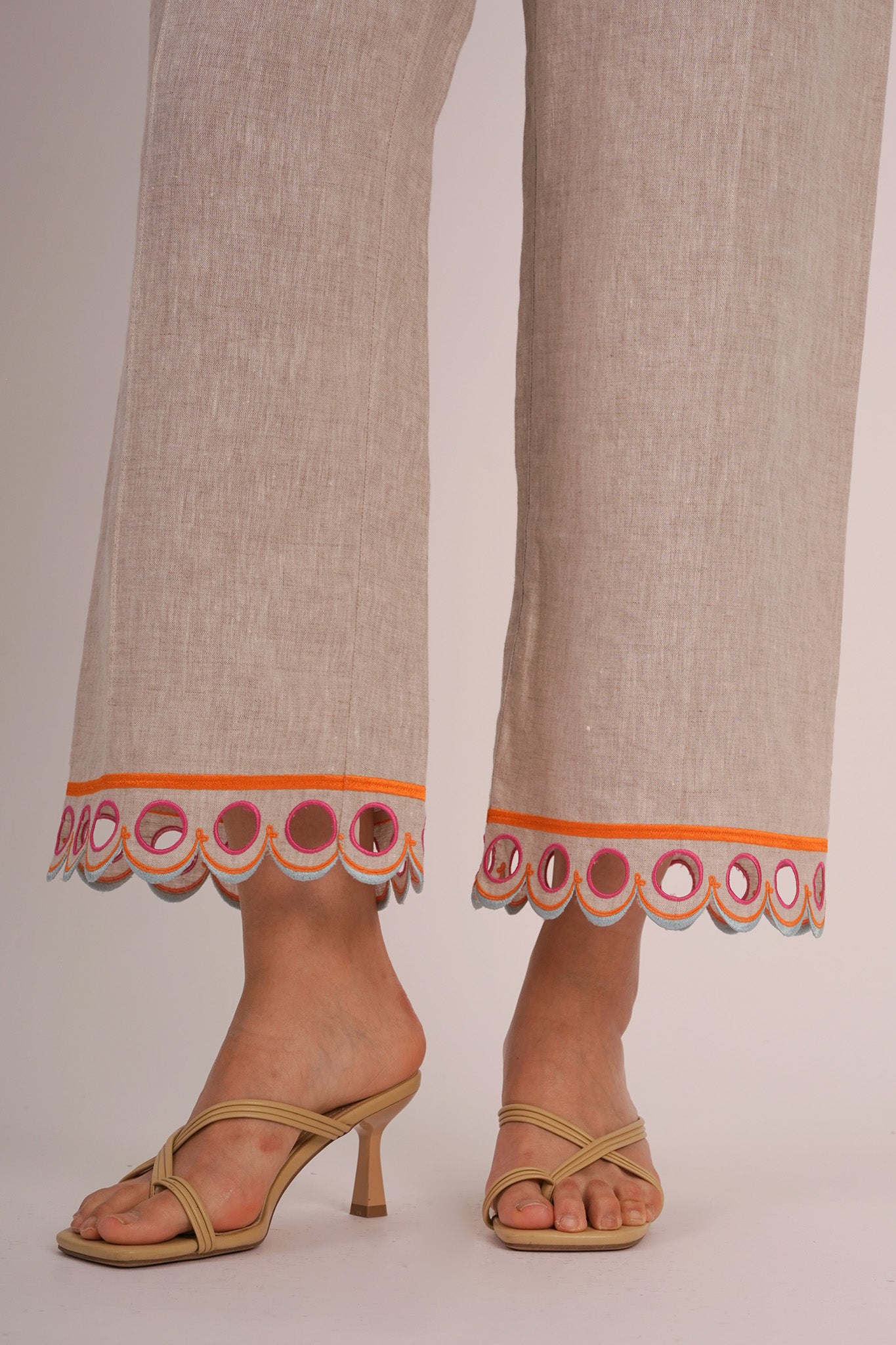 WANDER Linen Pants in Cairo