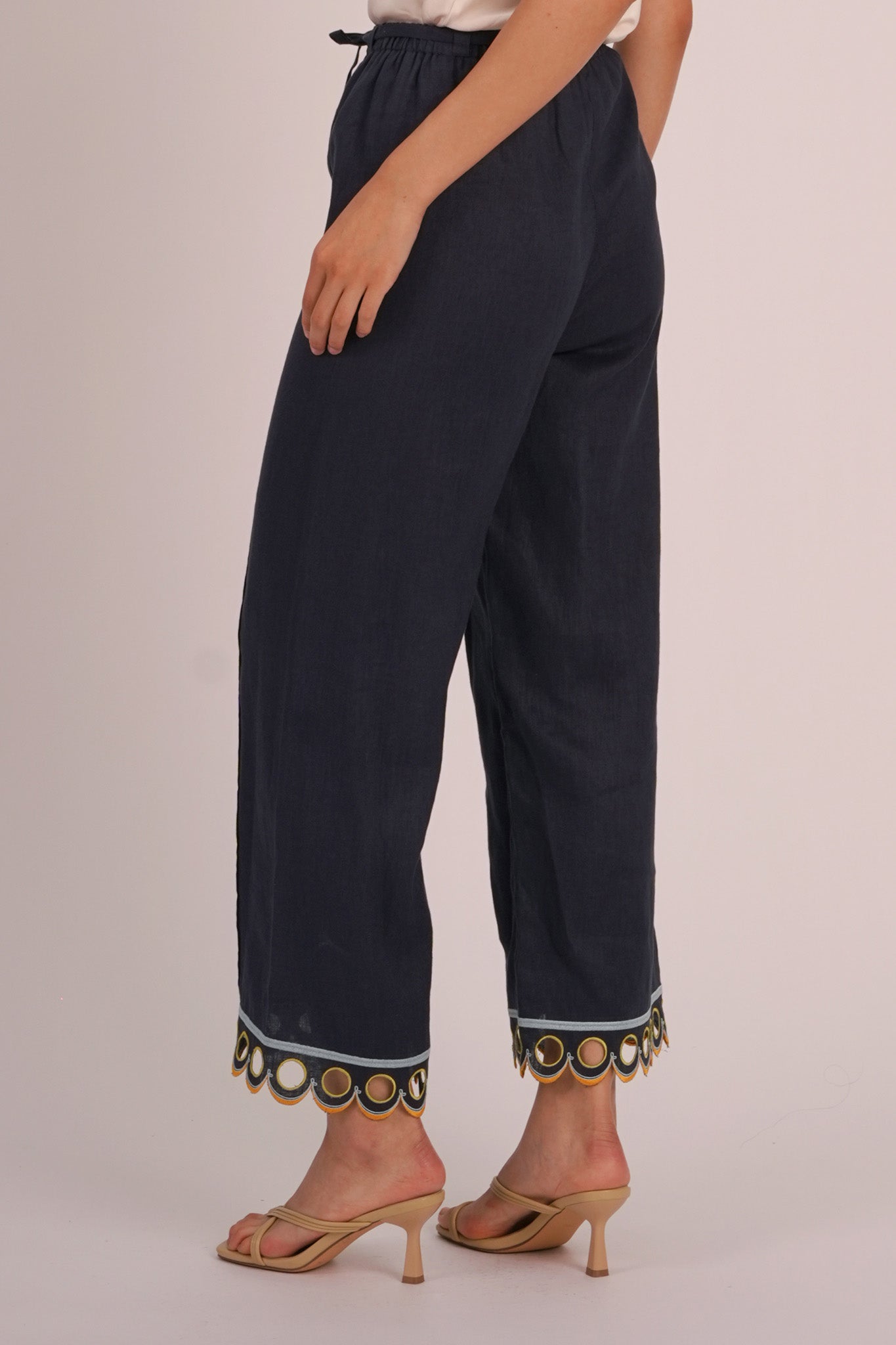 WANDER Linen Pants in Colombo