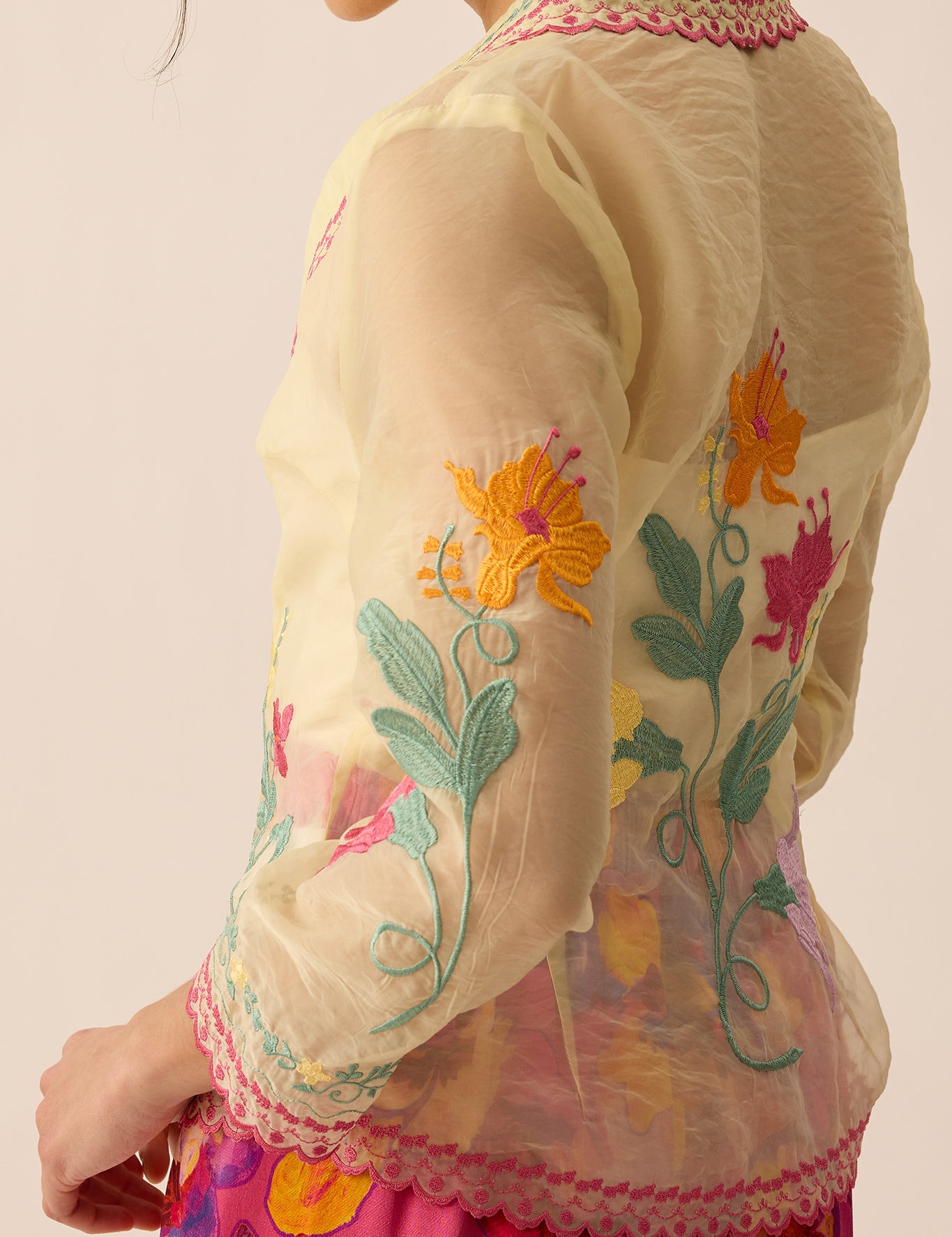 CREAM-KEBAYA00.jpg