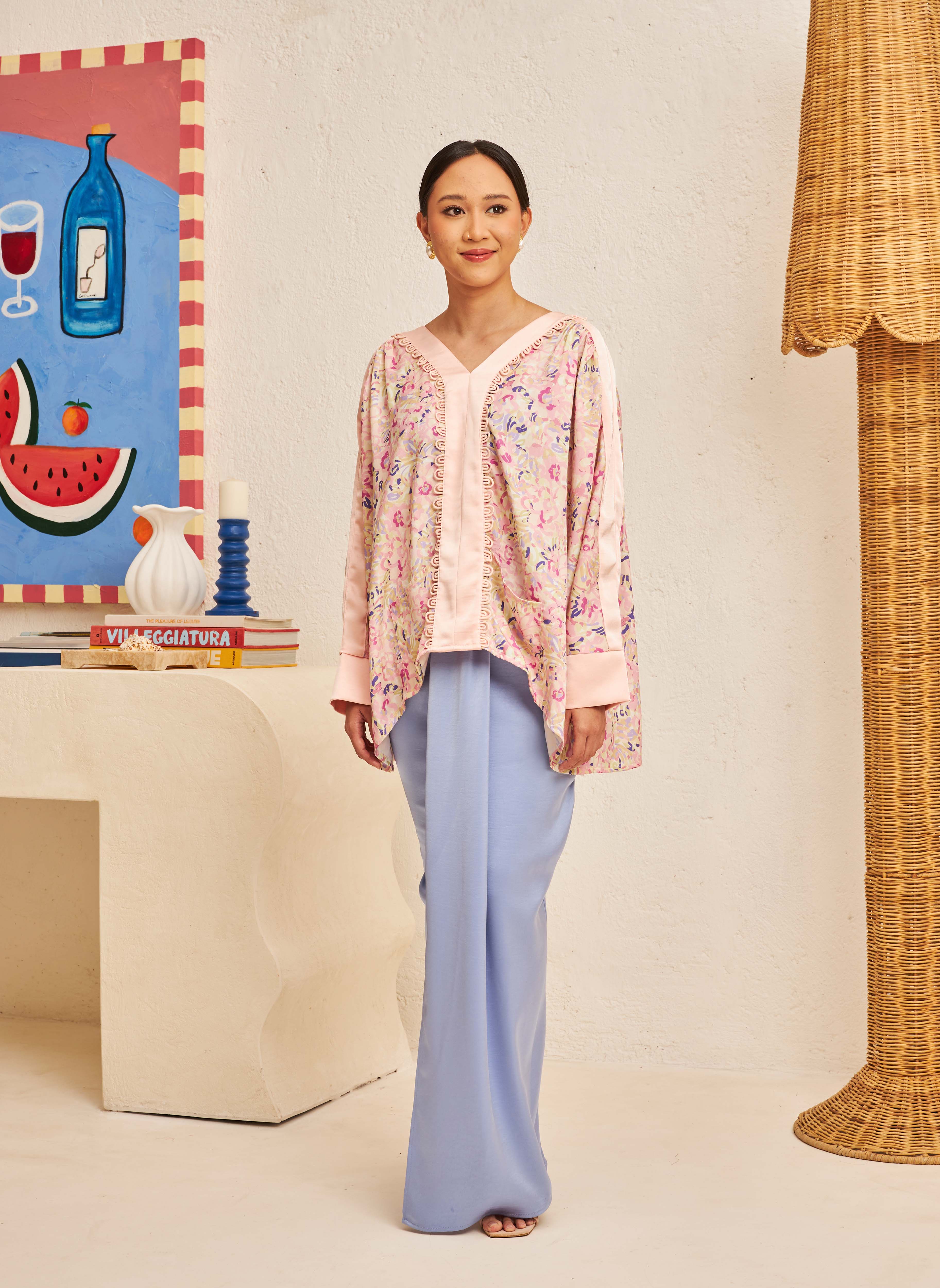 FLORES Long Sleeve Contrast Blouse in Petal