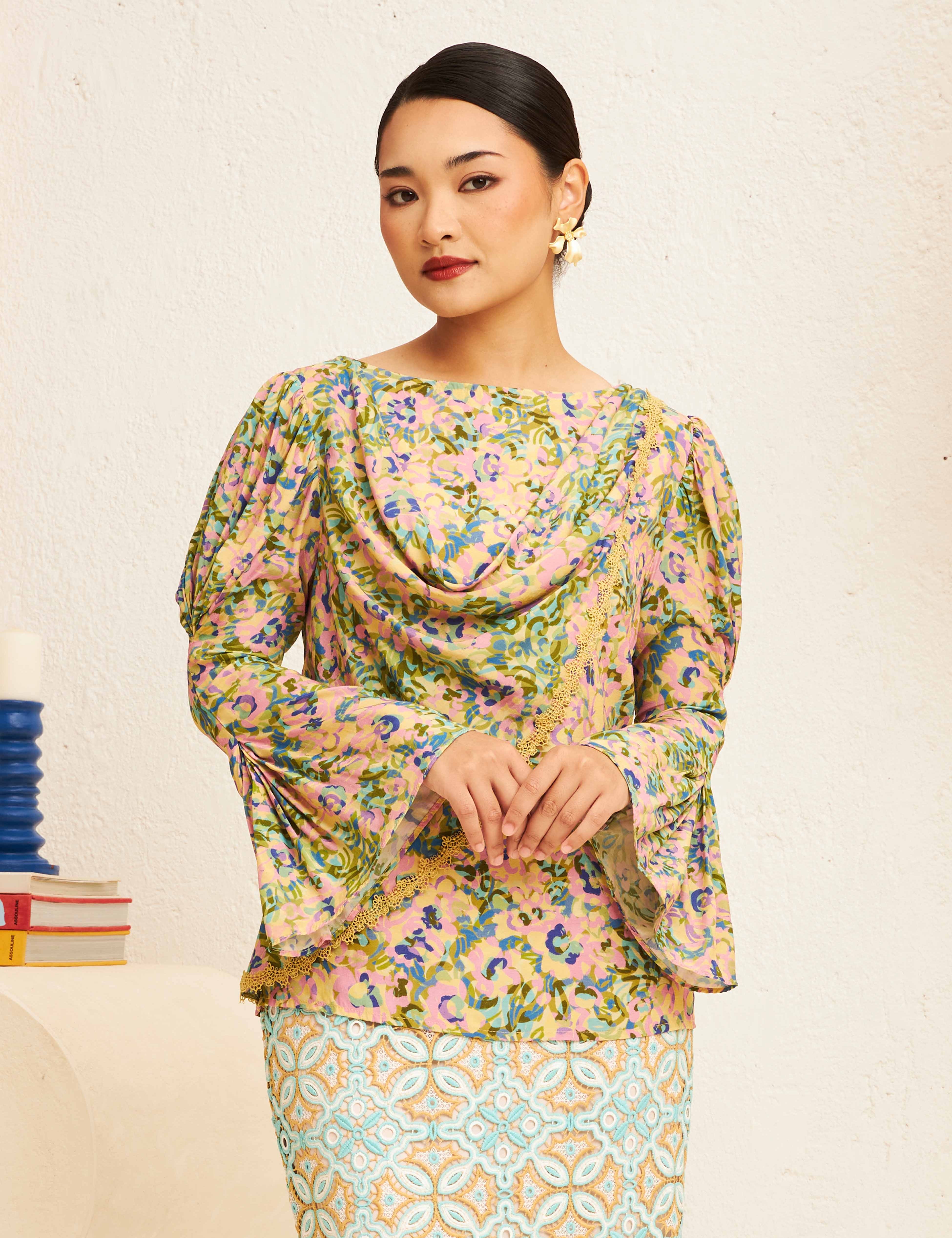 FLORESCOWLBLOUSE_EVERGREEN01.jpg