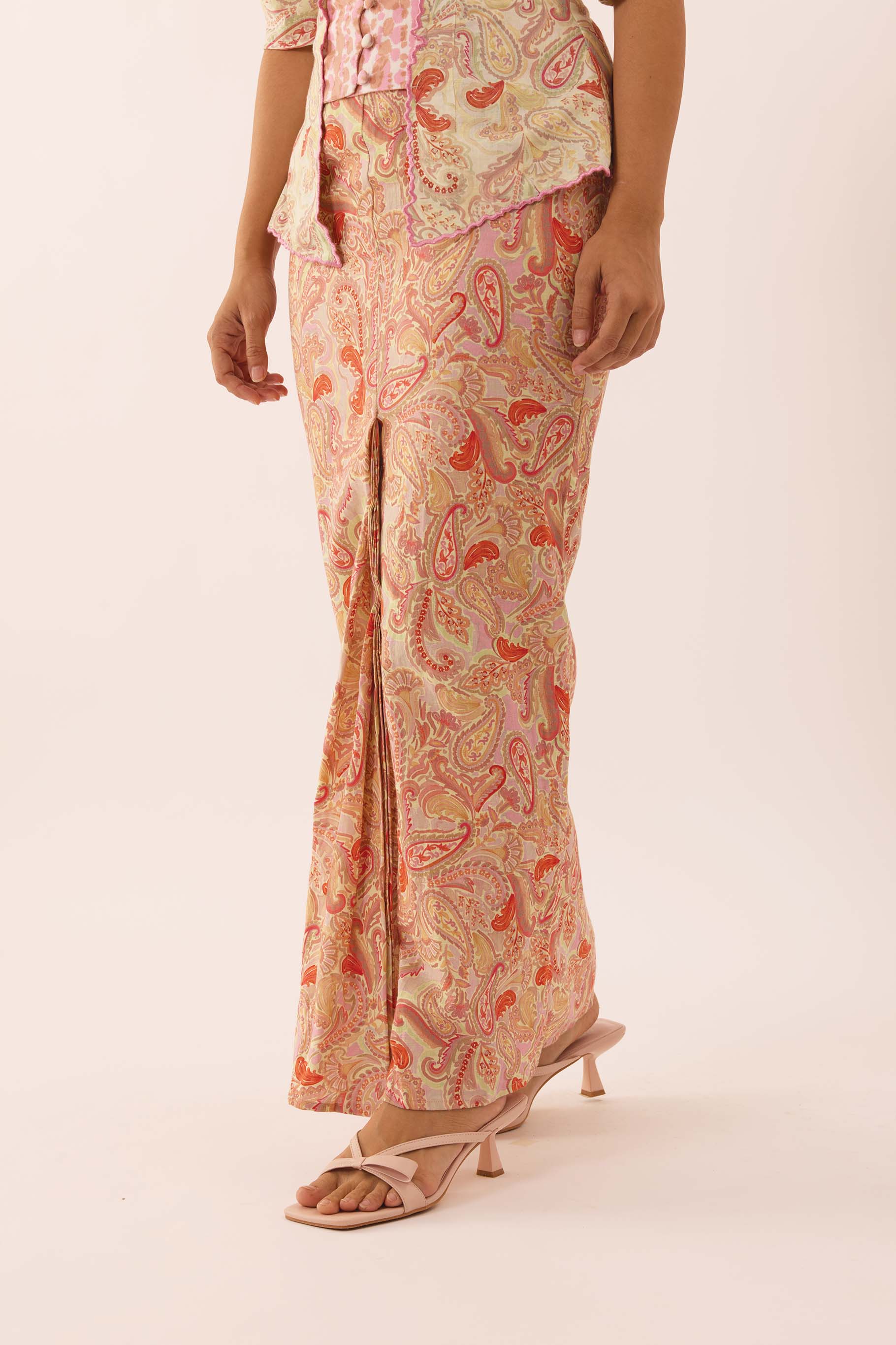 TROVE Linen Kebaya Set in Haven