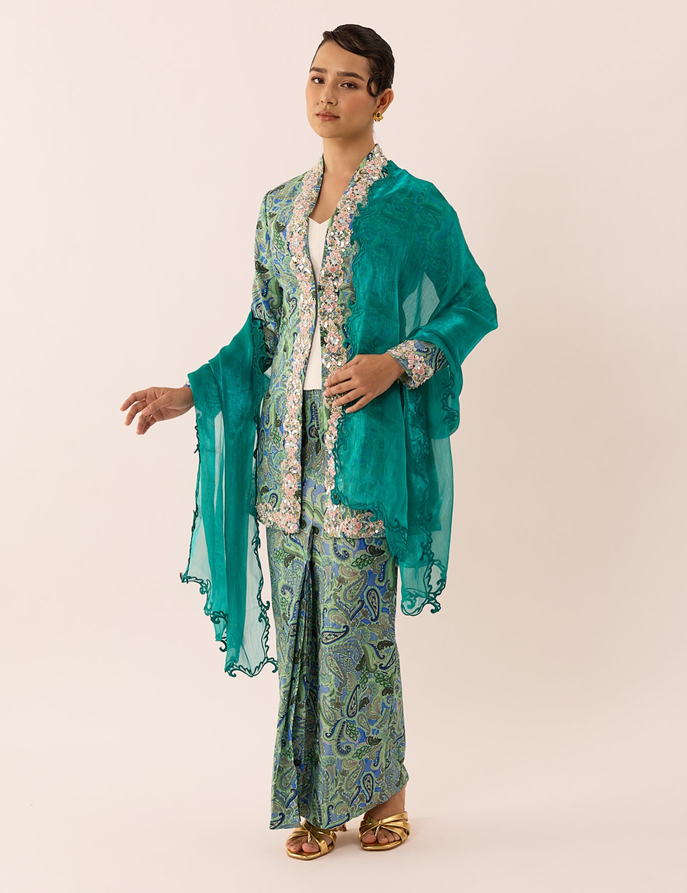 IVY-SHAWL01_df2dadc3-dd83-4f73-a916-039b29b39047.jpg