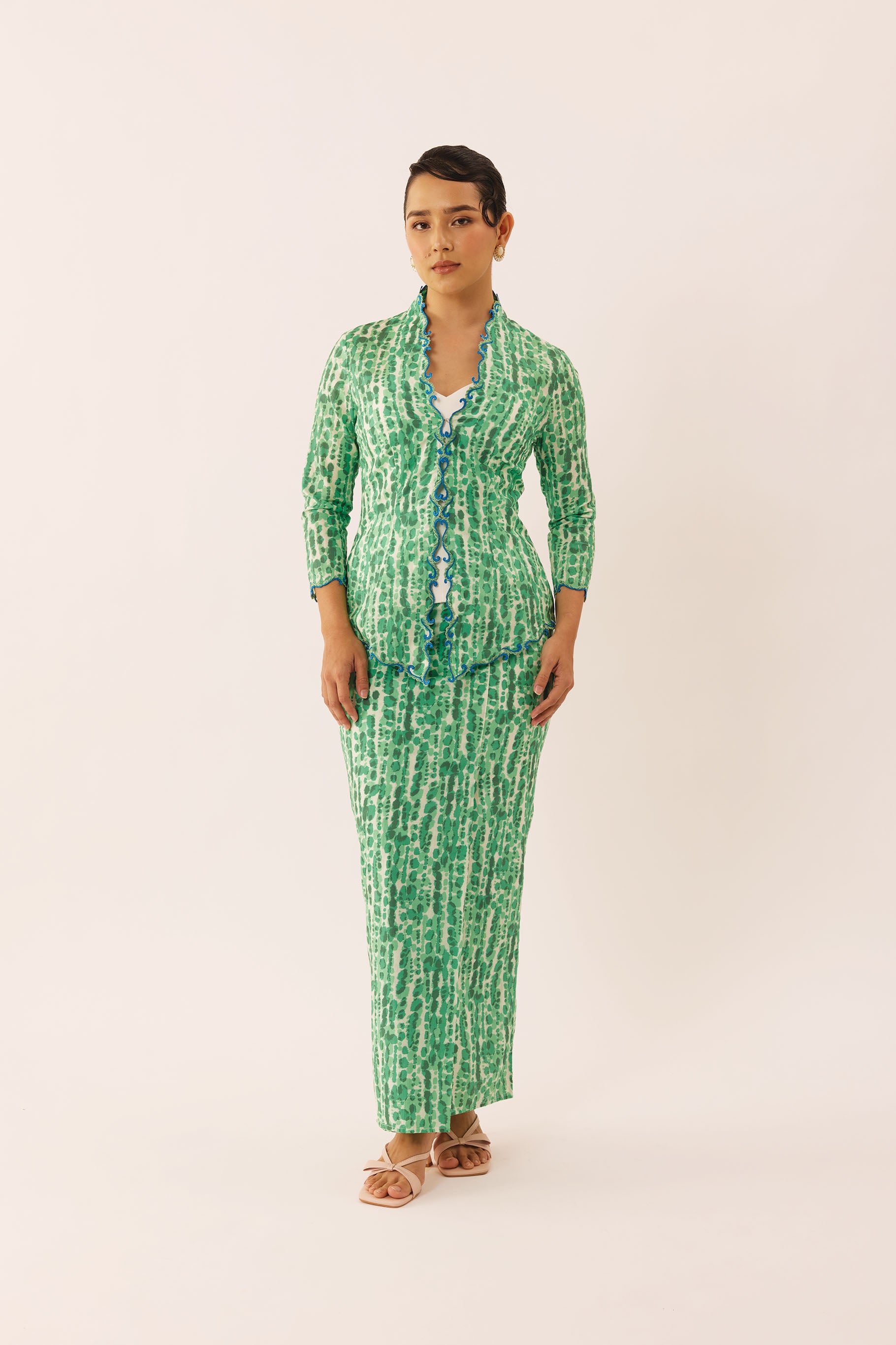 MOSAIC Embroidered Kebaya Set in Jungle