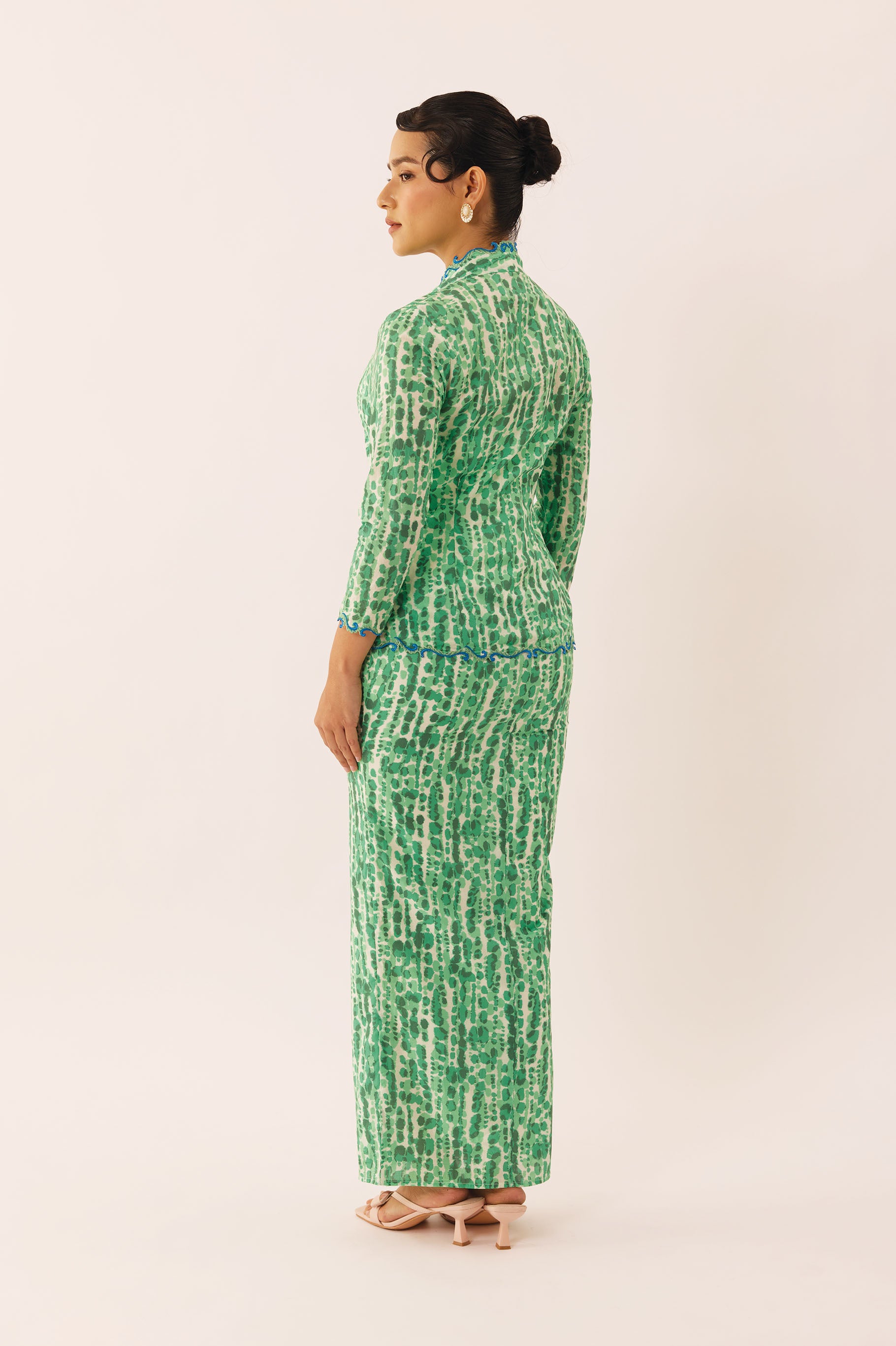 MOSAIC Embroidered Kebaya Set in Jungle