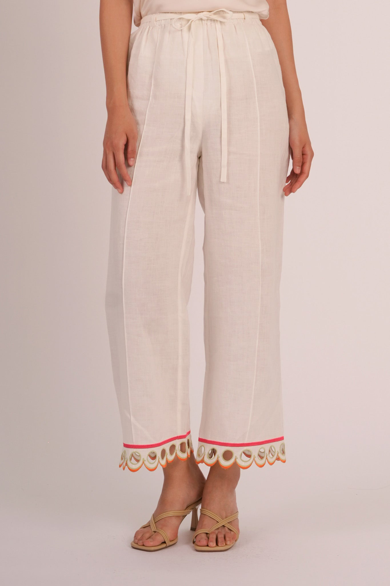 WANDER Linen Pants in Kapas