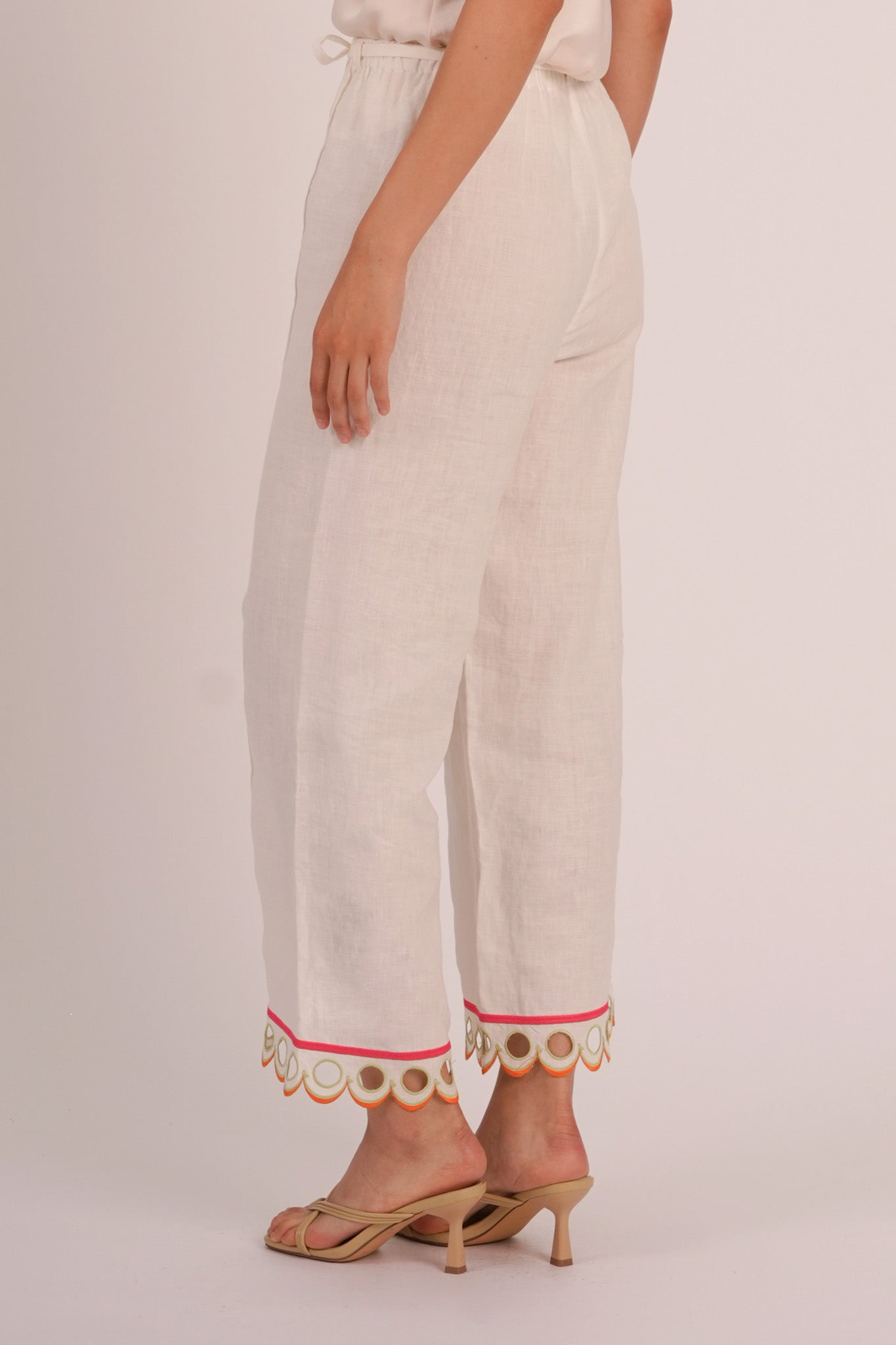 WANDER Linen Pants in Kapas