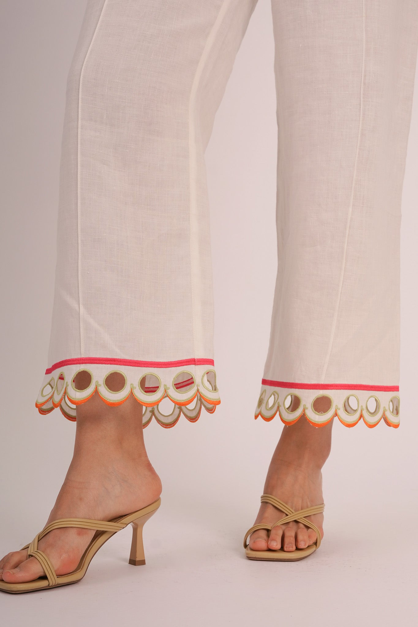 WANDER Linen Pants in Kapas
