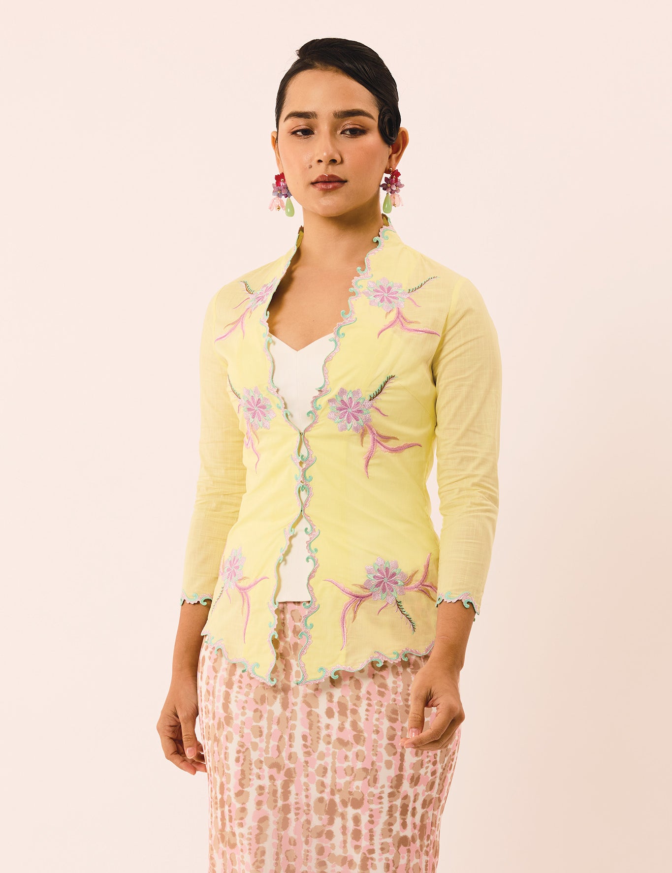 KEBAYA-GLOW01_05c8d3ae-ade4-4284-84e3-ee7ac2ac6aa6.jpg