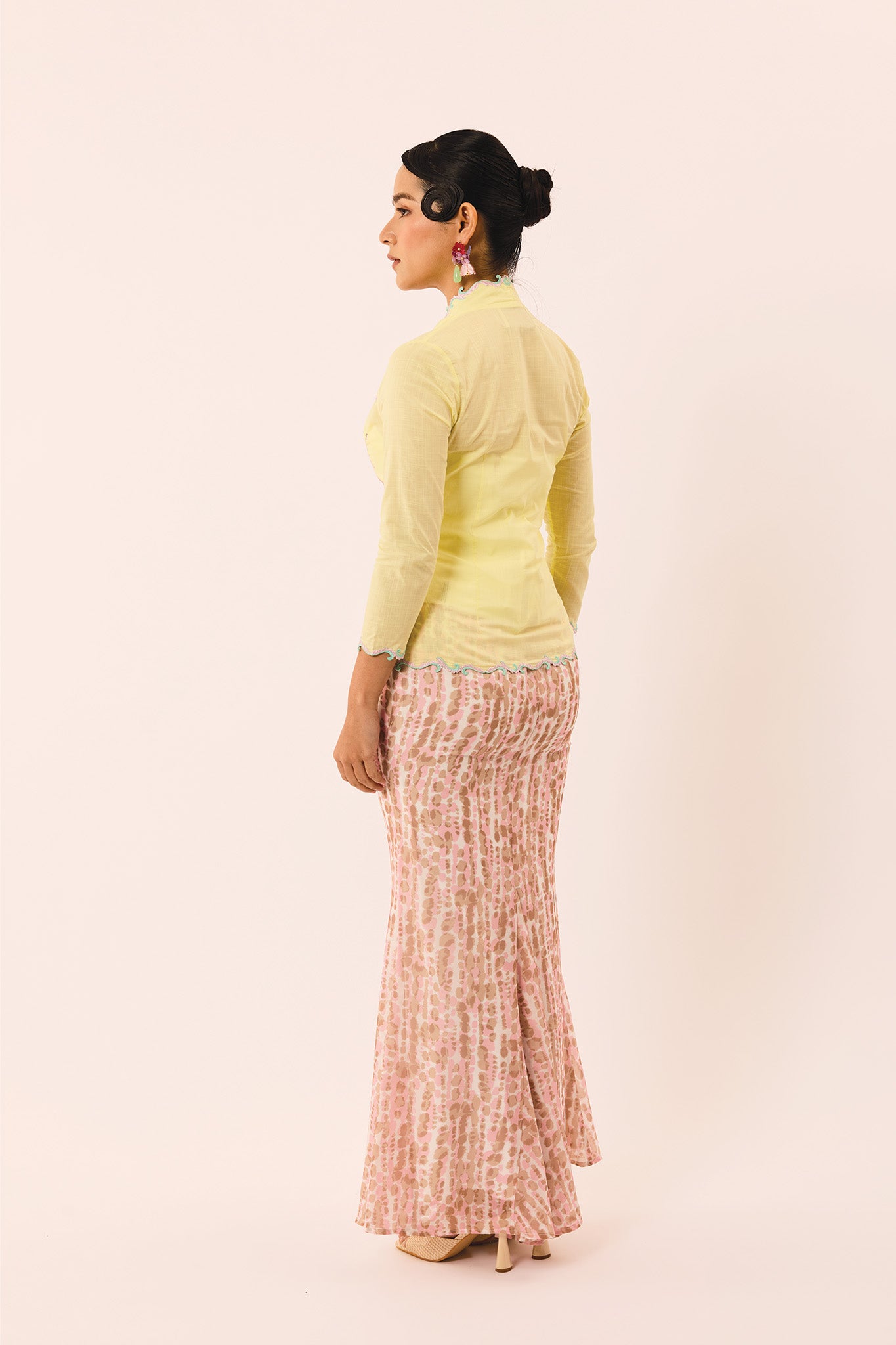 BECOMING Kebaya Blouse in Glow