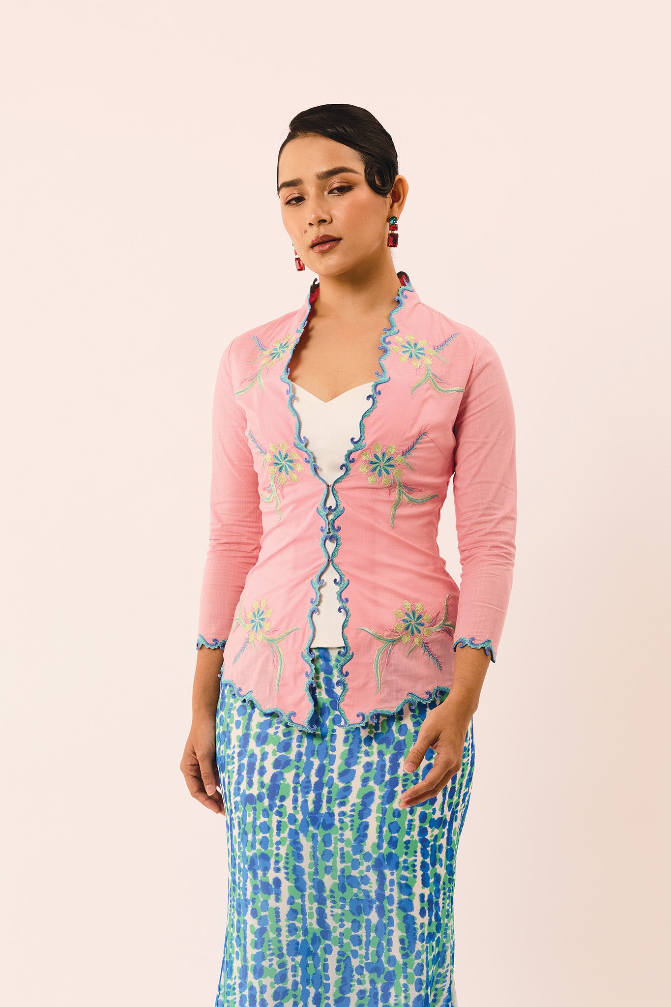 BECOMING Kebaya Blouse in Rosa