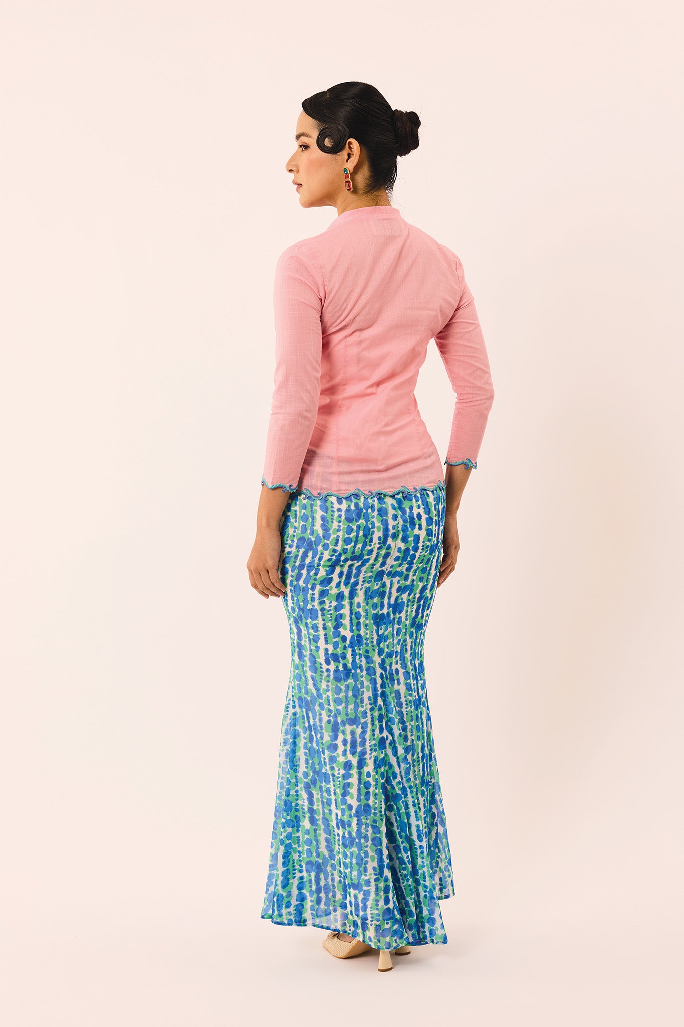 BECOMING Kebaya Blouse in Rosa