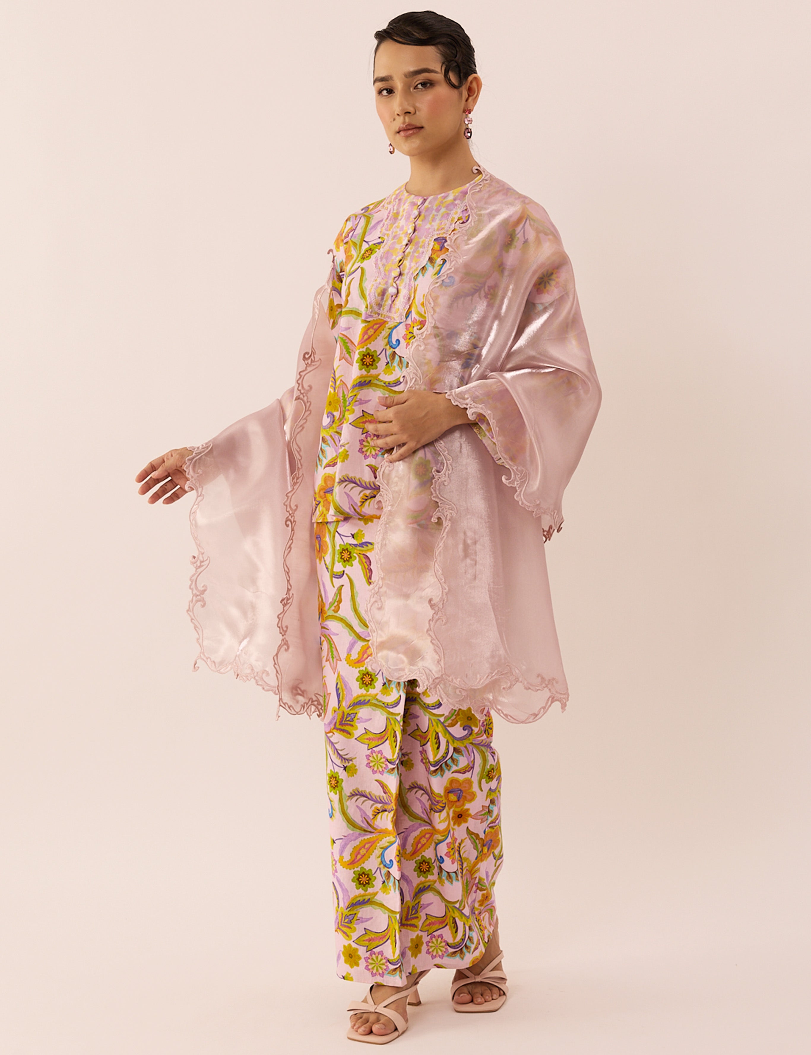LADY-GLOSSYSHAWL01.jpg