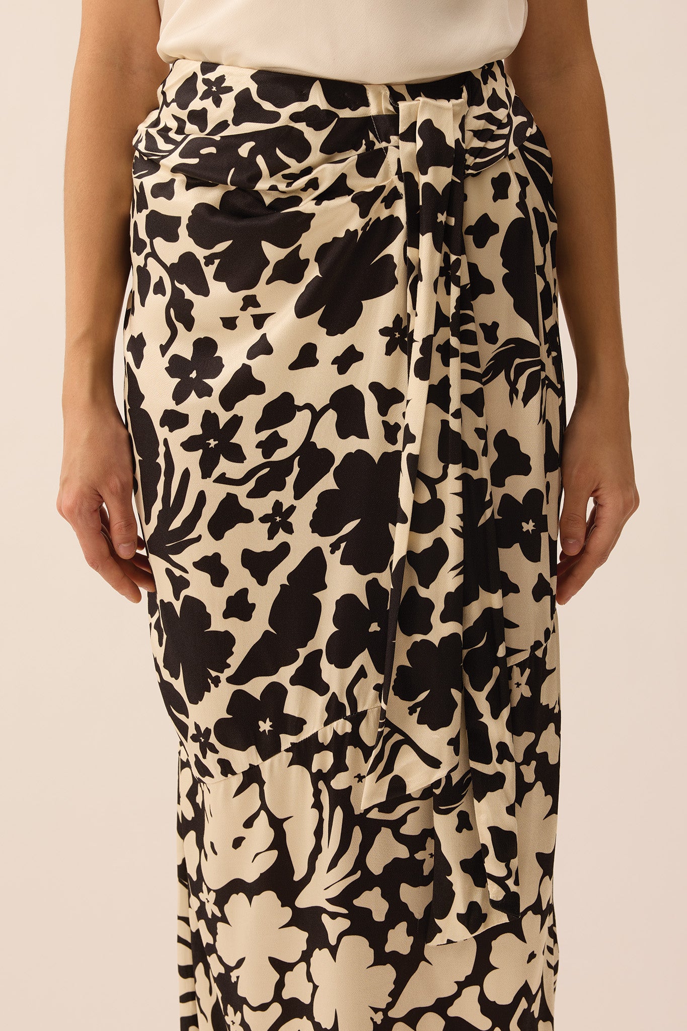 SPIRIT Pareo Skirt in Onyx