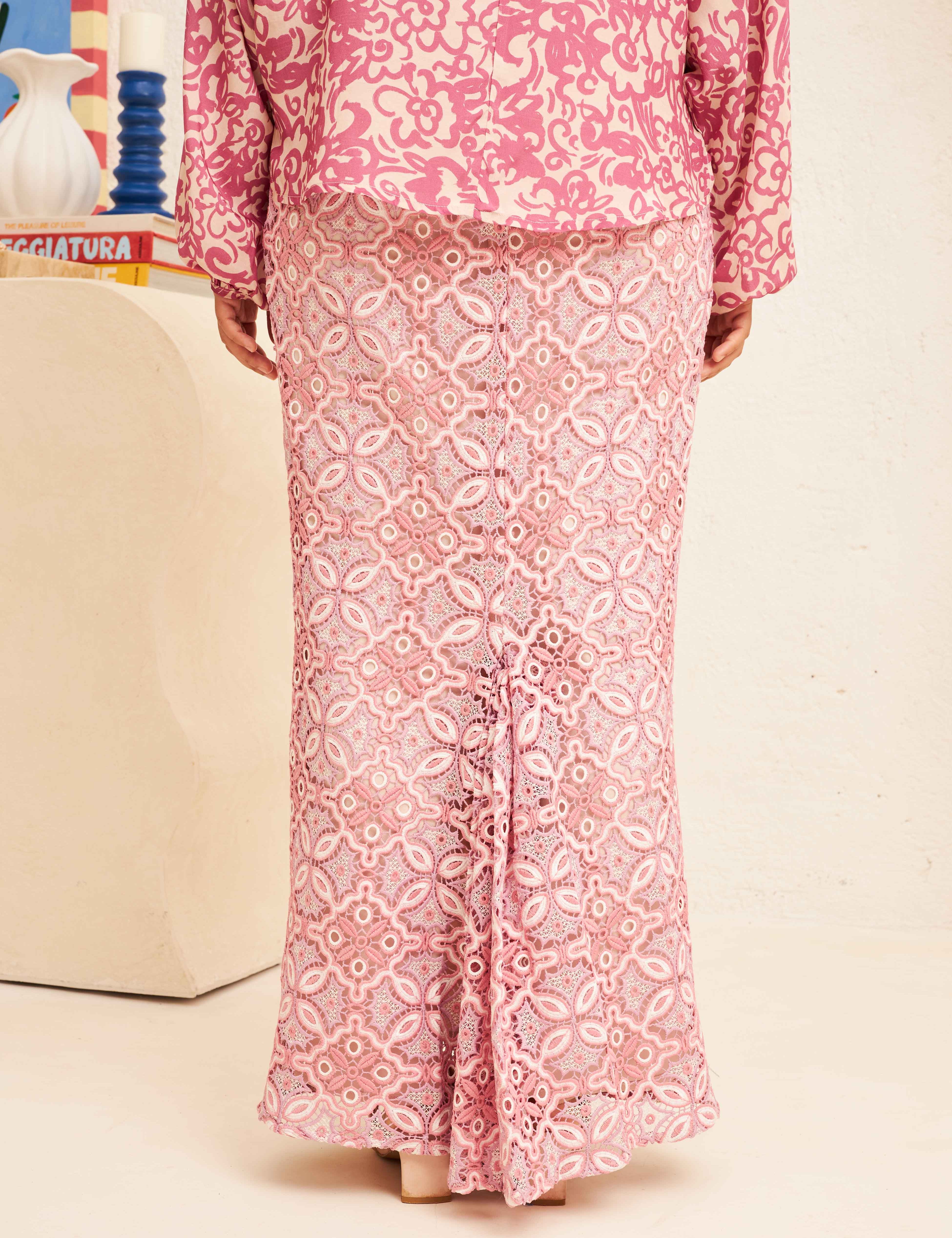 RAIELACESKIRT_DAHLIA02.jpg