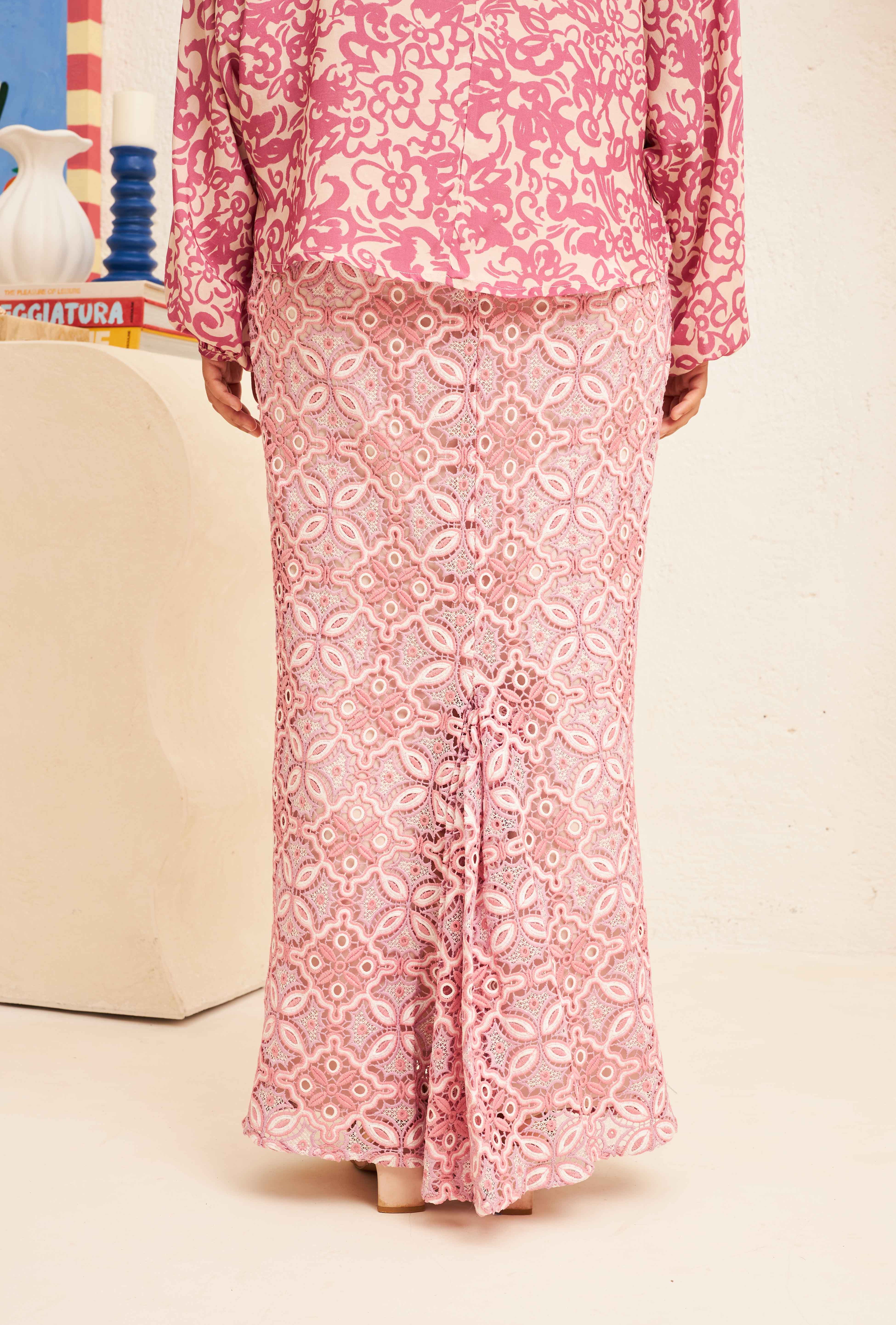 RAIE Lace Skirt in Dahlia