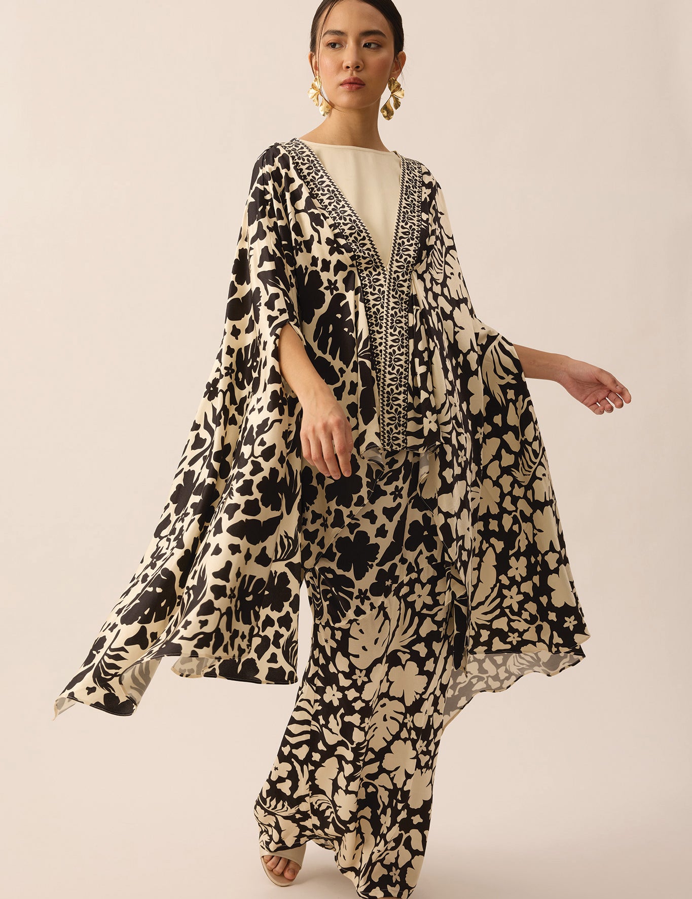SPIRIT-KAFTAN-02_40c5c7e2-638a-413a-8aa2-c41224d3ea88.jpg