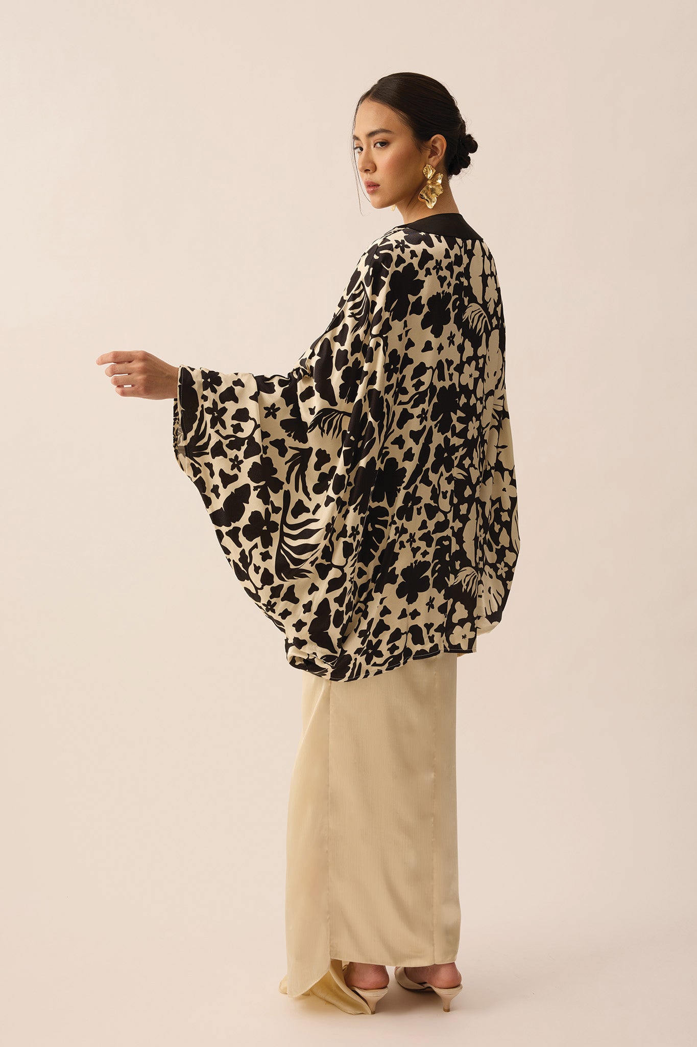 SPIRIT Oversized Cover Up in Onyx