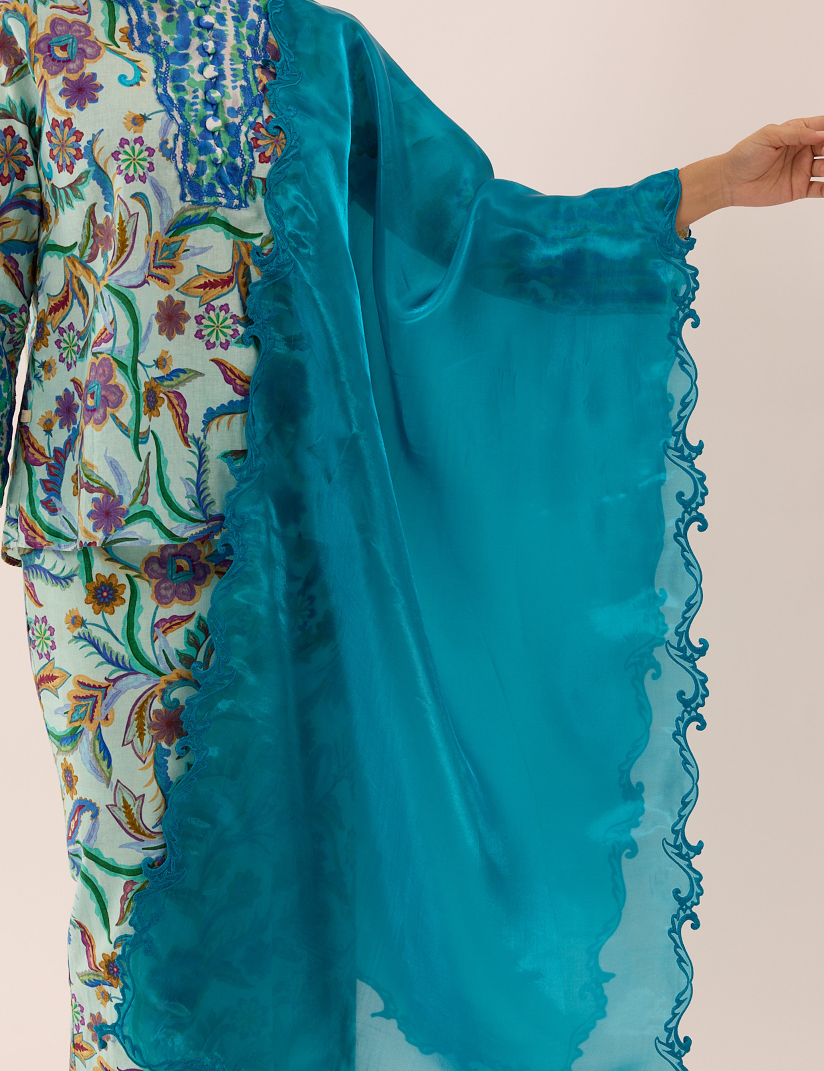 SURF-GLOSSYSHAWL01.jpg