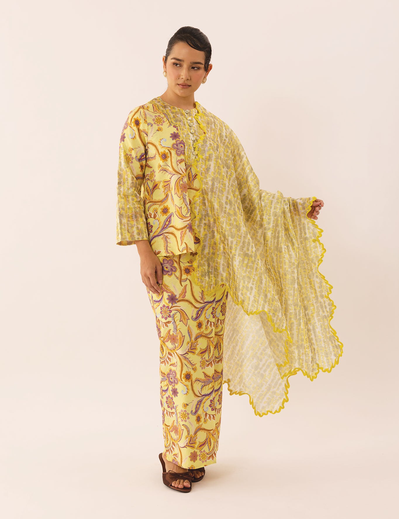 VIVID-MSHAWL01.jpg