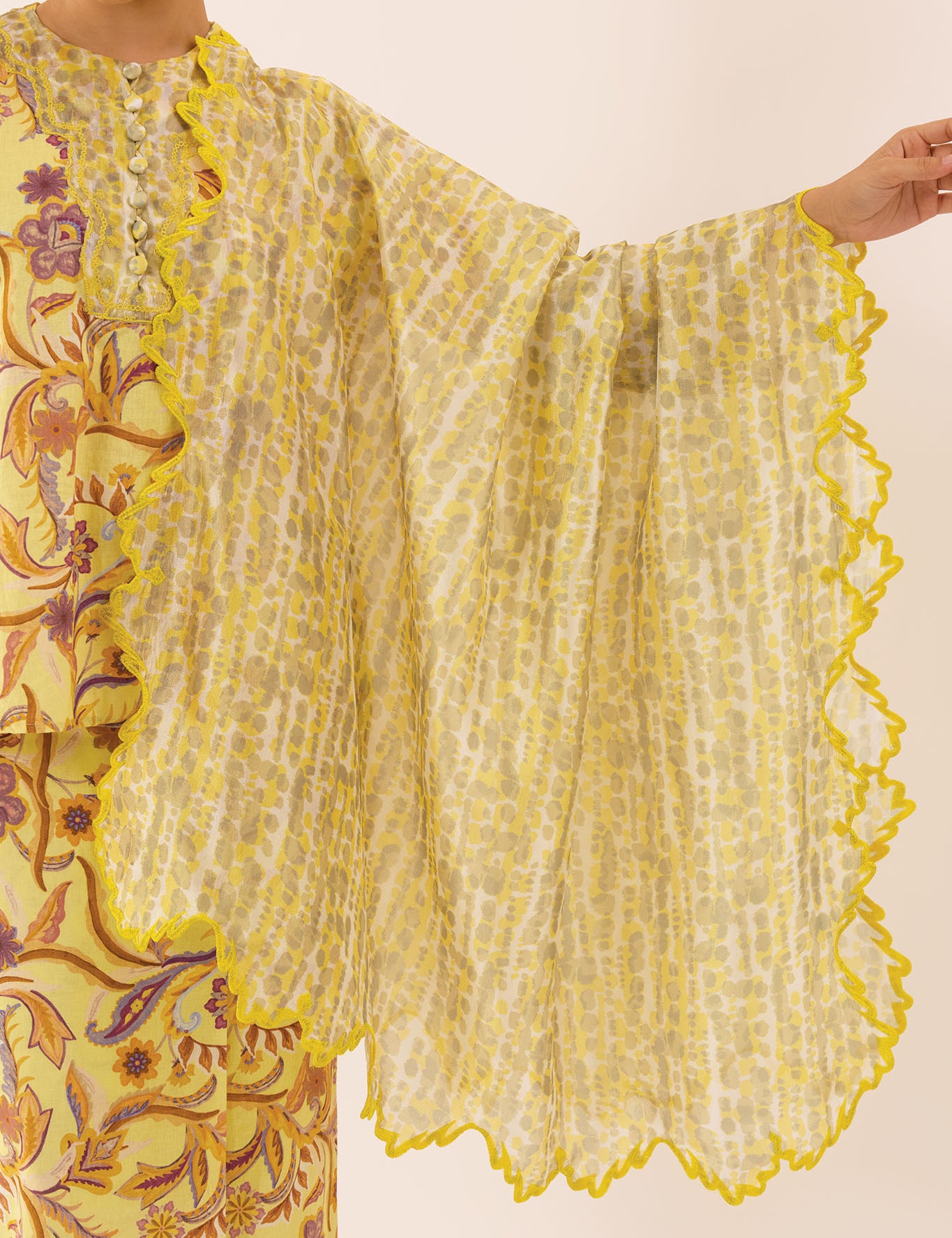 VIVID-MSHAWL02.jpg
