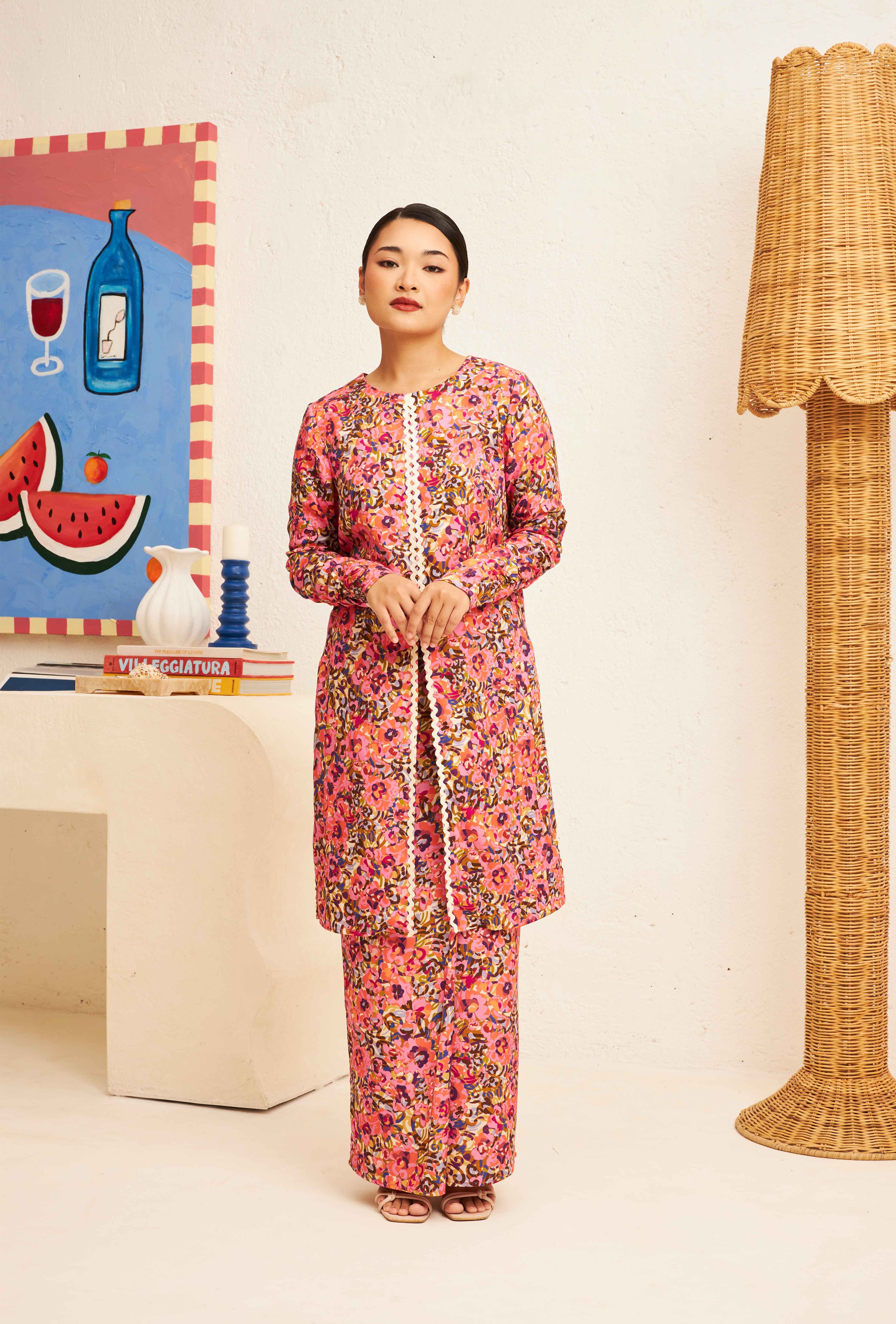 FLORES Split Kurung in Cerise